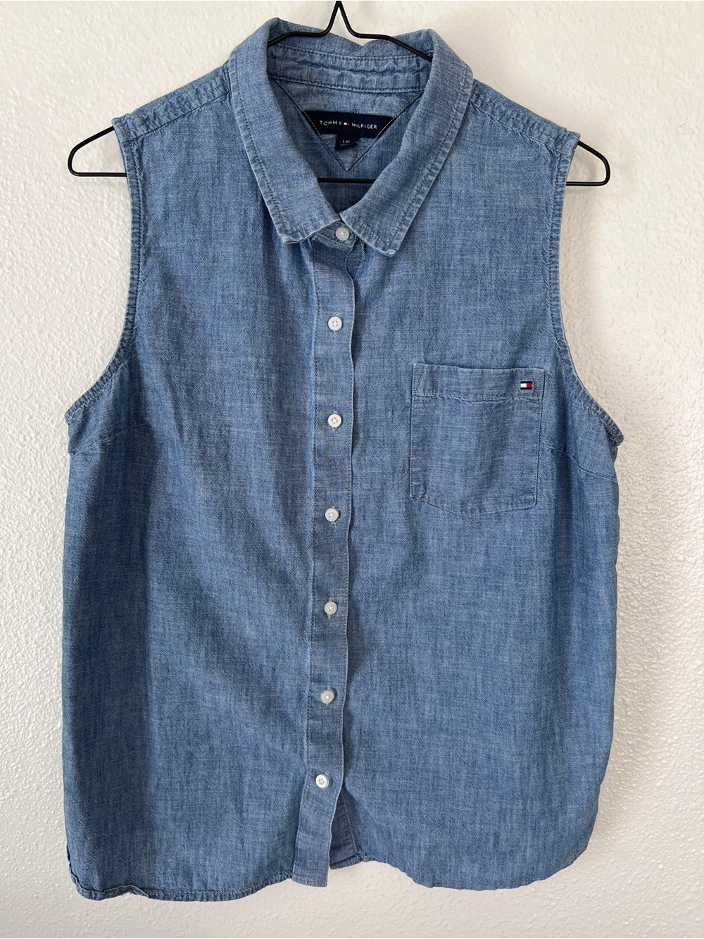 Tommy Hilfiger Sleeveless Chambray Button-Up Top